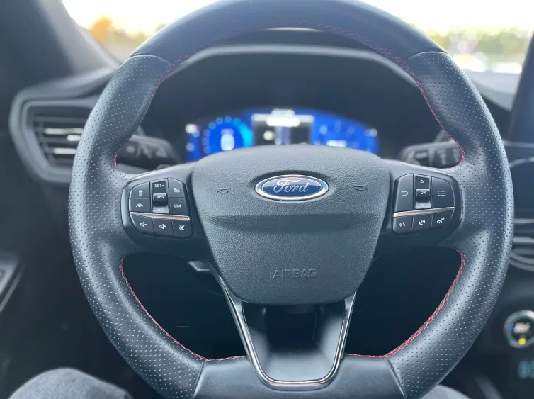 Kuga ST-Line Sitz&Lenkhz+LED+Klimaaut+HEADUP, Schwarz, 2022, Foto 16 von 34