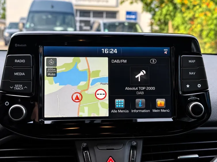 i30 Kombi Trend AUTOMATIK+Sitz&Lenkhz+LED+Navi, Schwarz, 2019, Foto 15 von 28