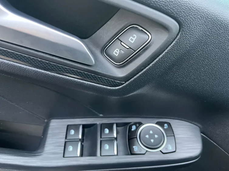 Kuga ST-Line Sitz&Lenkhz+LED+Klimaaut+HEADUP, Schwarz, 2022, Foto 29 von 34