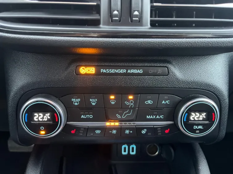 Kuga ST-Line Sitz&Lenkhz+LED+Klimaaut+HEADUP, Schwarz, 2022, Foto 25 von 34