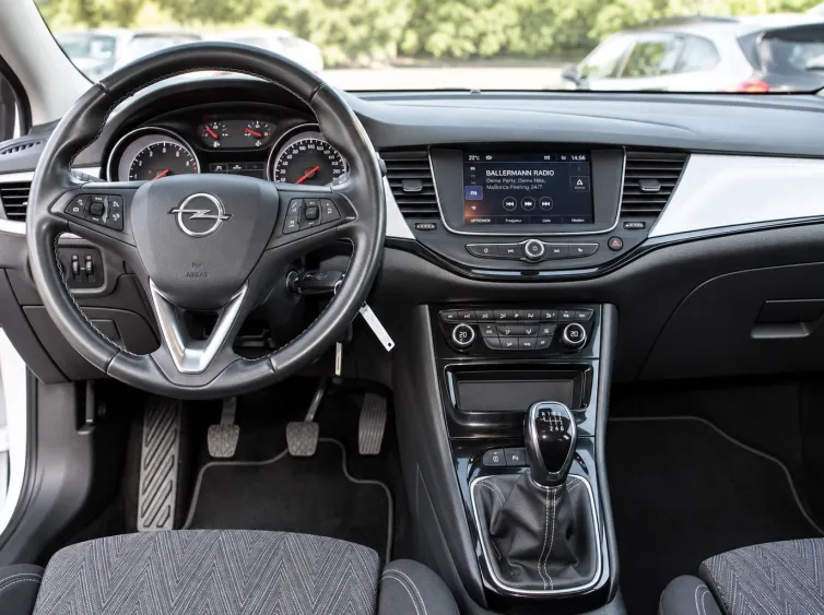 Astra K Sports Tourer *NAVI+DAB+PDC+LED+TEMPOM.*, Weiß, 2020, Foto 18 von 29