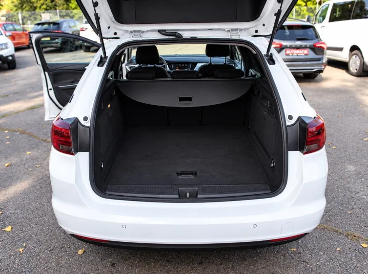 Astra K Sports Tourer *NAVI+DAB+PDC+LED+TEMPOM.*, Weiß, 2020, Foto 27 von 29