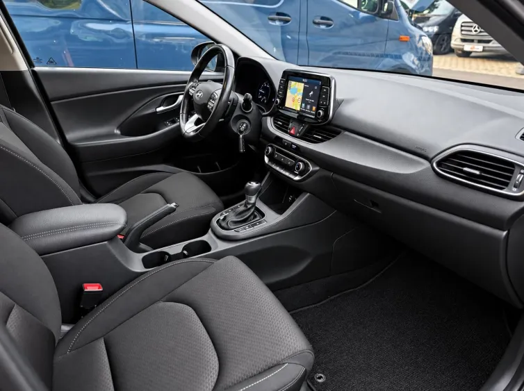 i30 Kombi Trend AUTOMATIK+Sitz&Lenkhz+LED+Navi, Schwarz, 2019, Foto 10 von 28