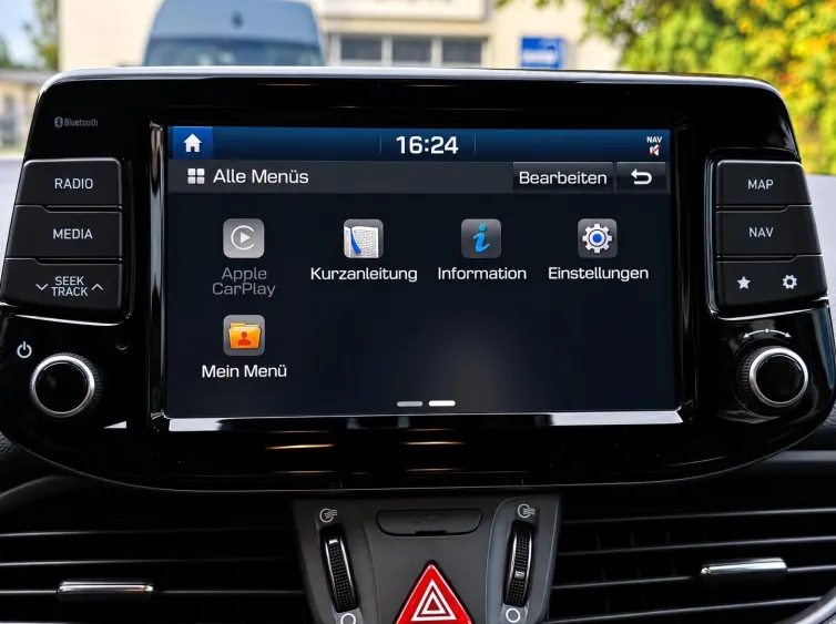 i30 Kombi Trend AUTOMATIK+Sitz&Lenkhz+LED+Navi, Schwarz, 2019, Foto 18 von 28