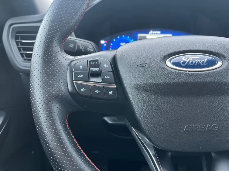 Kuga ST-Line Sitz&Lenkhz+LED+Klimaaut+HEADUP, Schwarz, 2022, Foto 21 von 34