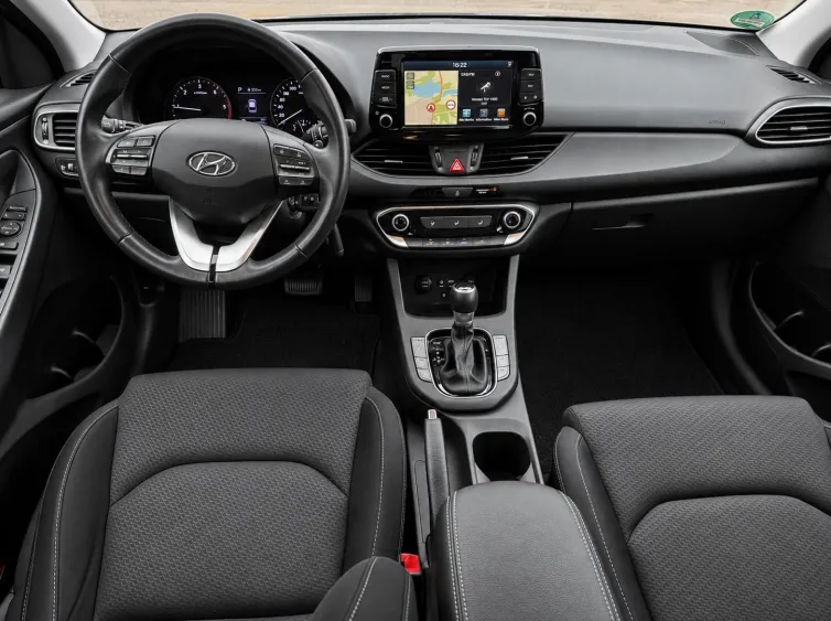 i30 Kombi Trend AUTOMATIK+Sitz&Lenkhz+LED+Navi, Schwarz, 2019, Foto 9 von 28