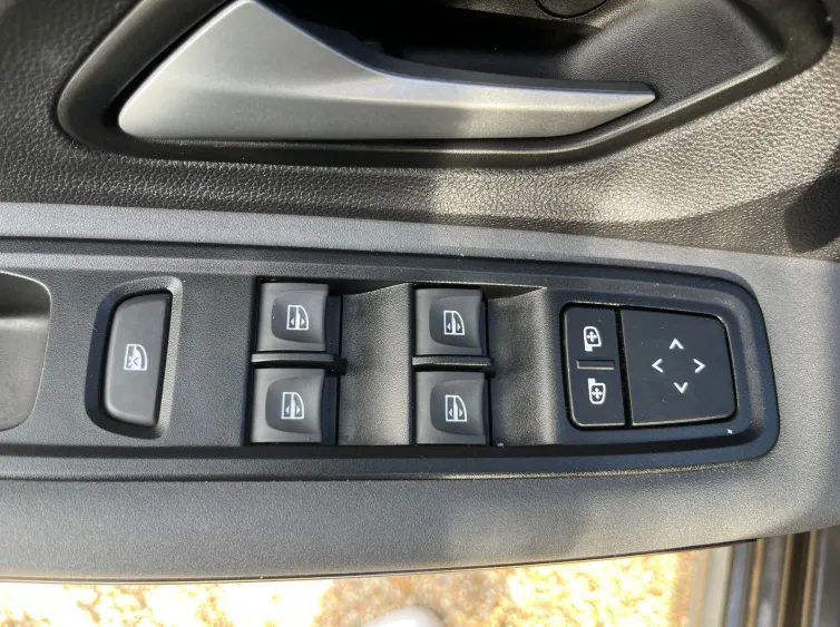Jogger Extreme 7-SITZE+Navi+PDC+Klimaauto+LEDER, Schwarz, 2025, Foto 28 von 33