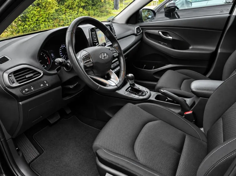 i30 Kombi Trend AUTOMATIK+Sitz&Lenkhz+LED+Navi, Schwarz, 2019, Foto 8 von 28