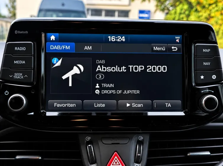 i30 Kombi Trend AUTOMATIK+Sitz&Lenkhz+LED+Navi, Schwarz, 2019, Foto 17 von 28