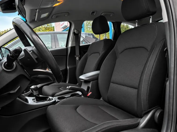 i30 Kombi Trend AUTOMATIK+Sitz&Lenkhz+LED+Navi, Schwarz, 2019, Foto 11 von 28