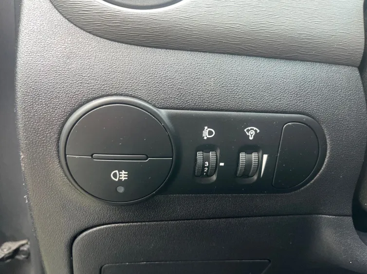 i10 5 Star Edition 5-Türig+Klima+PDC+Navi, Grau, 2014, Foto 23 von 28